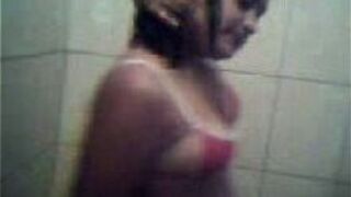 ARLETH LAGUNA IN THE BATHROOM - porn video