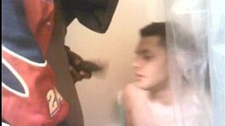 black boi cuming and pissing on white boy face - porn video