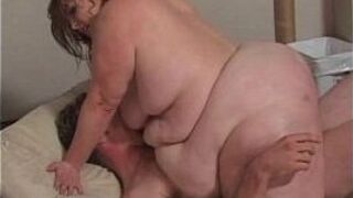 Big mature squirting - porn video